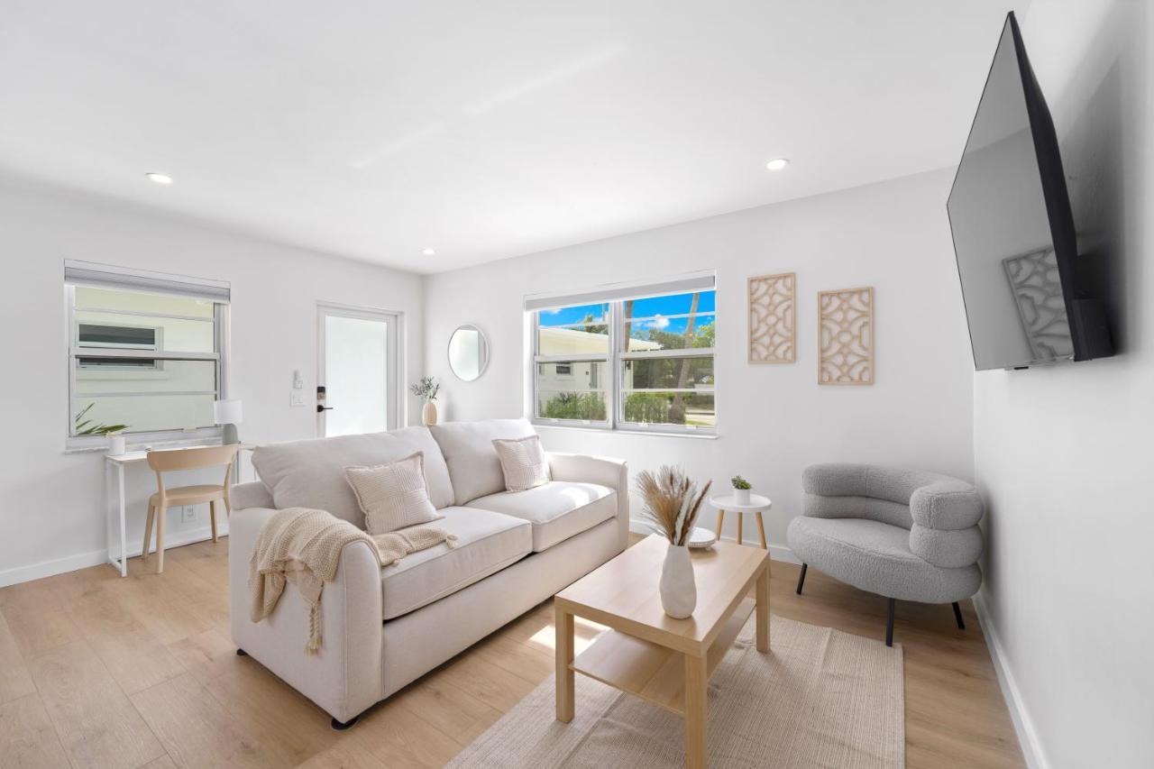 M Lake Worth Beach: Modern Villas with Retro Charm Near Palm Beach Exterior photo