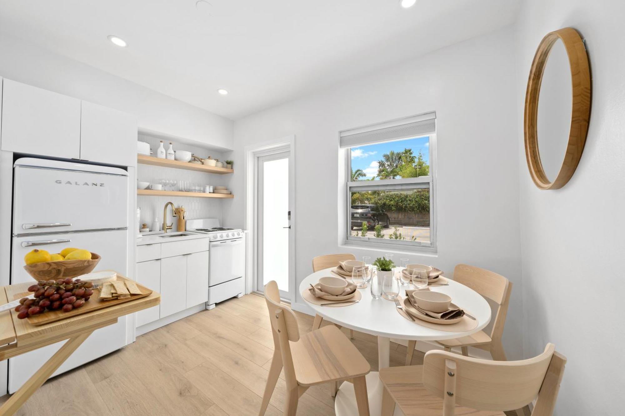 M Lake Worth Beach: Modern Villas with Retro Charm Near Palm Beach Exterior photo
