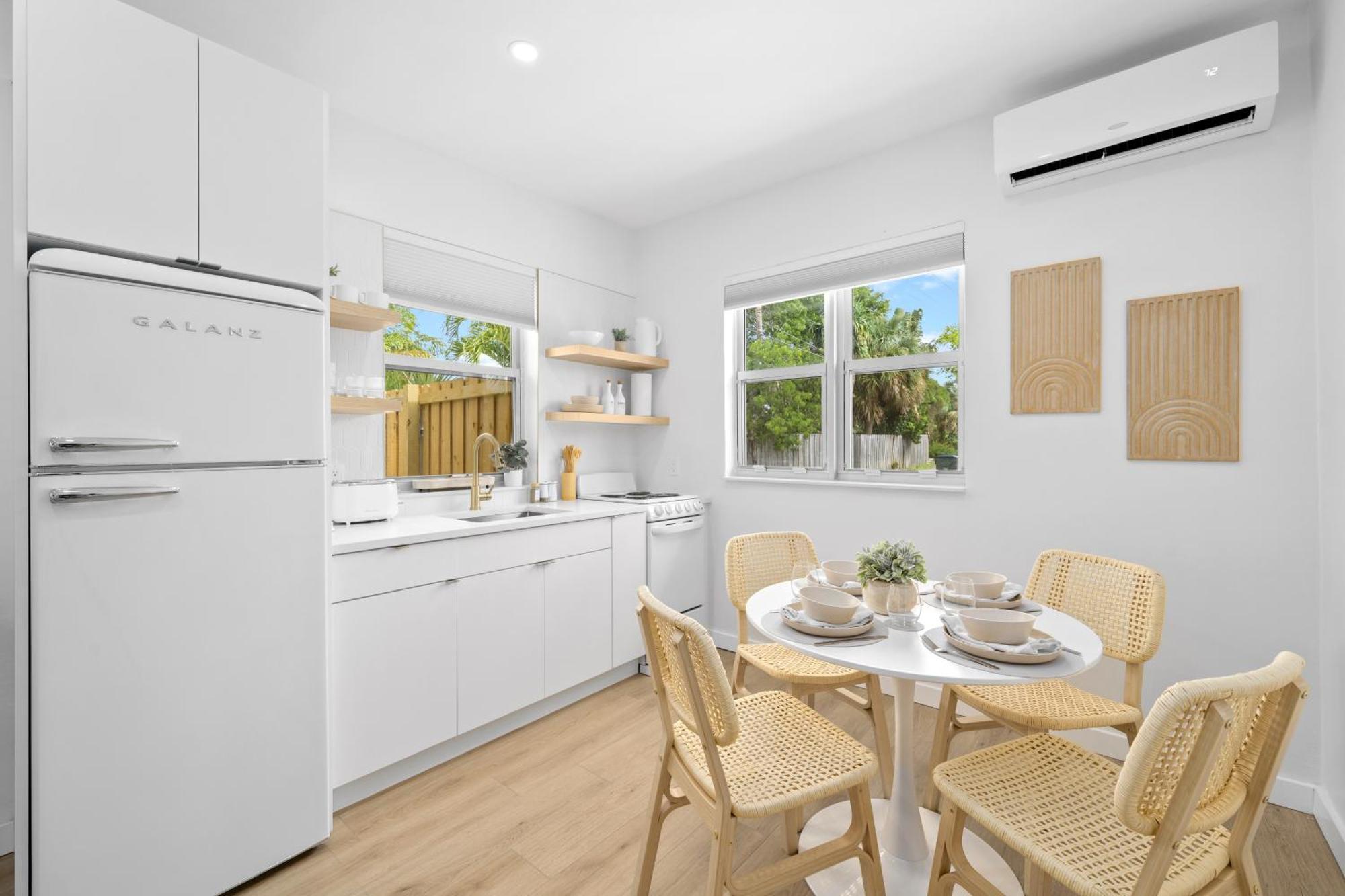 M Lake Worth Beach: Modern Villas with Retro Charm Near Palm Beach Exterior photo